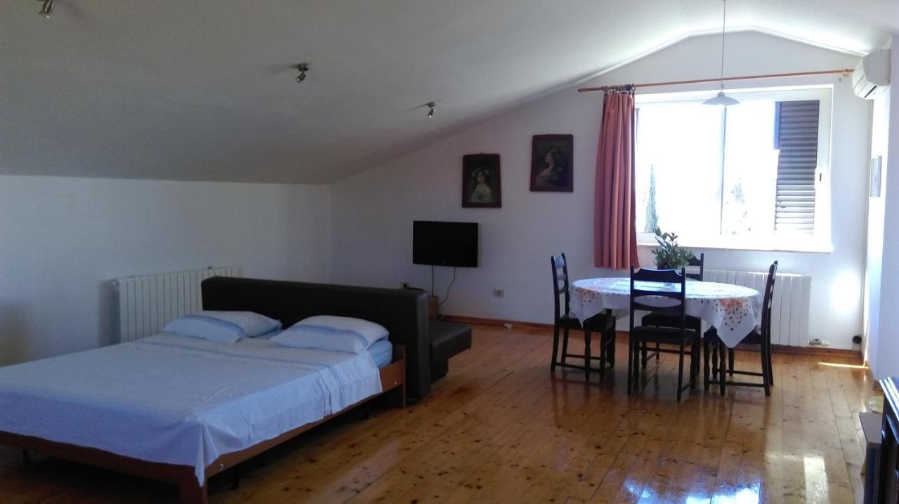 Apartment Elinor 2 Rovigno Esterno foto